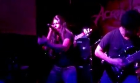 Guitarrista de Alien Parasite canta cover a Judas Priest con Somnium Tenebris en vivo