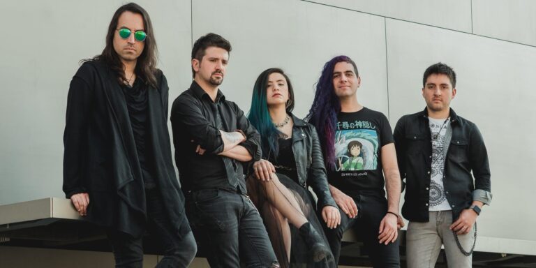 Delta lanza su sexto disco en estudio, Fears, junto a su nuevo single, My Addictions