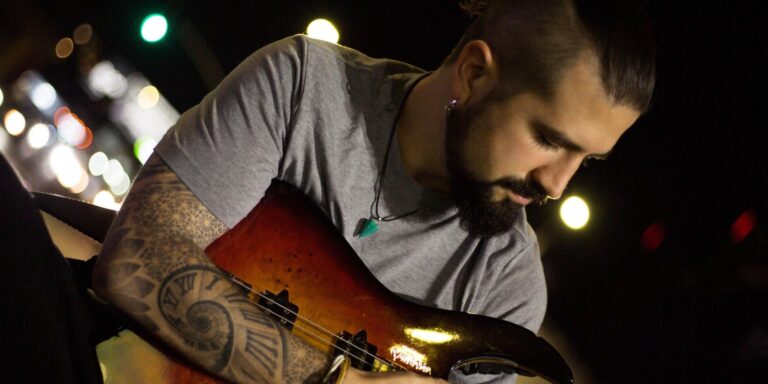 Lechuga se une con Juan Pablo Gómez, bajista chileno de Korn y Nico Borie de Parasyche en nueva versión del himno de Unión Española